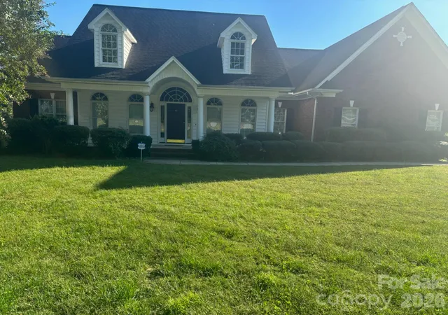 Photo 1 of Single family home for sale at 122 Upper Oak Dr, Statesville, NC 28625 | MLS# 4423893 | Listing updated on 2026-10-20