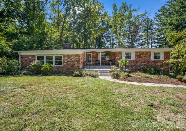 Photo 1 of Single family home for sale at 21 Sleepy Holw Dr, Asheville, NC 28805 | MLS# 4423897 | Listing updated on 2026-09-28