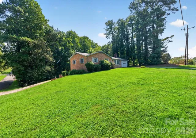 Photo 2 of Single family home for sale at 632 Wildlife Access Rd, Hickory, NC 28601 | MLS# 4423903 | Listing updated on 2026-09-12
