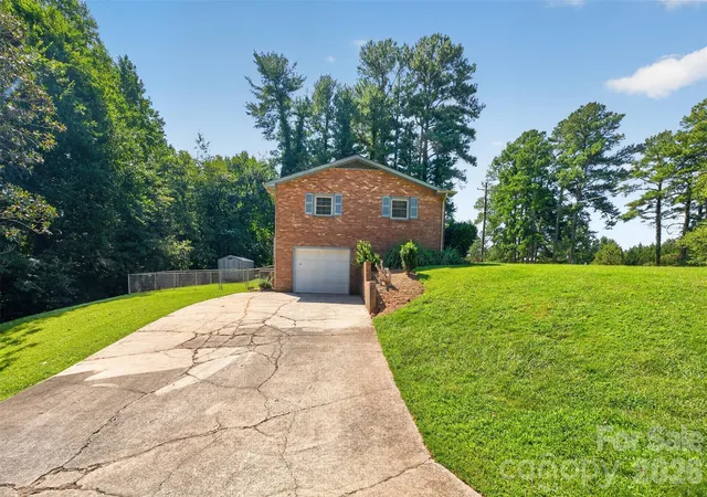 Photo 3 of Single family home for sale at 632 Wildlife Access Rd, Hickory, NC 28601 | MLS# 4423903 | Listing updated on 2026-09-12