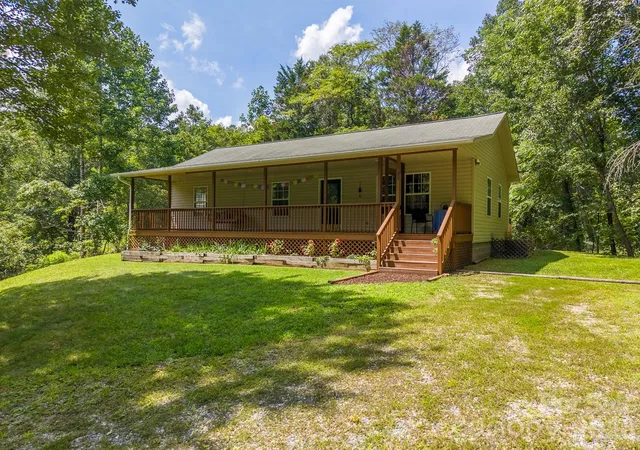 Photo 1 of Single family home for sale at 33 E H Bailey Rd, Bryson City, NC 28713 | MLS# 4423913 | Listing updated on 2026-09-12