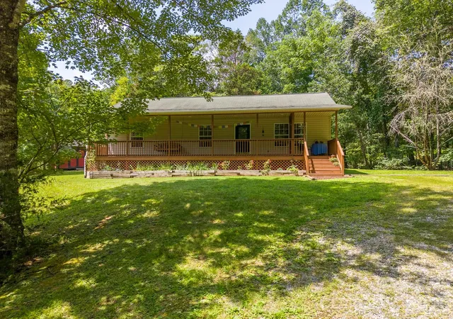 Photo 3 of Single family home for sale at 33 E H Bailey Rd, Bryson City, NC 28713 | MLS# 4423913 | Listing updated on 2026-09-12