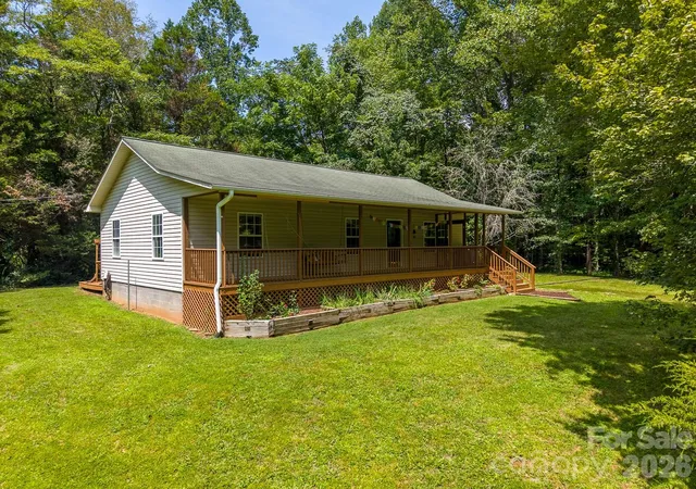 Photo 3 of Single family home for sale at 33 E H Bailey Rd, Bryson City, NC 28713 | MLS# 4423913 | Listing updated on 2026-09-12