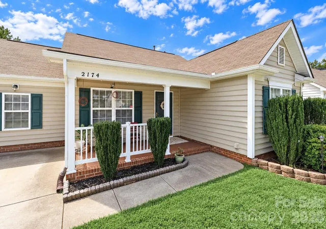 Photo 1 of Single family home for sale at 2174 Wexford Way, Statesville, NC 28625 | MLS# 4423918 | Listing updated on 2026-09-14