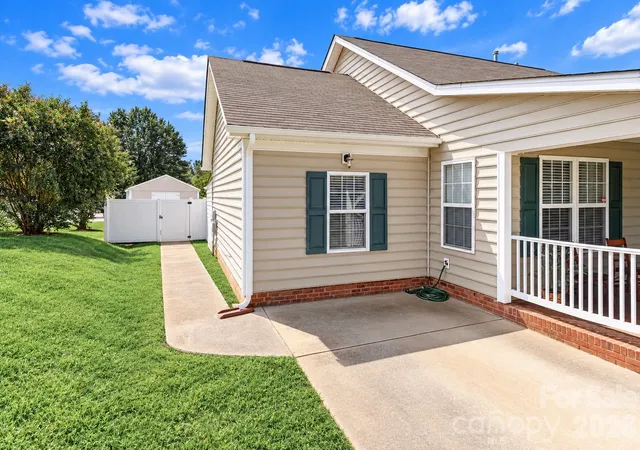 Photo 2 of Single family home for sale at 2174 Wexford Way, Statesville, NC 28625 | MLS# 4423918 | Listing updated on 2026-09-14