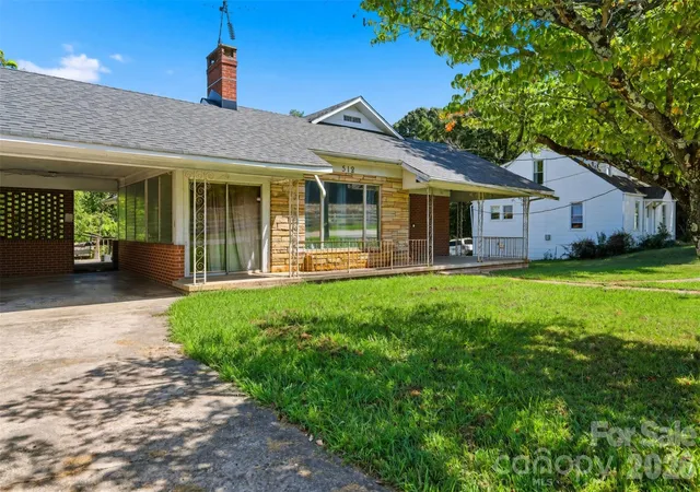 Photo 1 of Single family home for sale at 512 1st Street W, Conover, NC 28613 | MLS# 4423919 | Listing updated on 2026-09-30