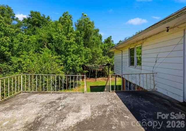 Photo 3 of Single family home for sale at 512 1st Street W, Conover, NC 28613 | MLS# 4423919 | Listing updated on 2026-09-30