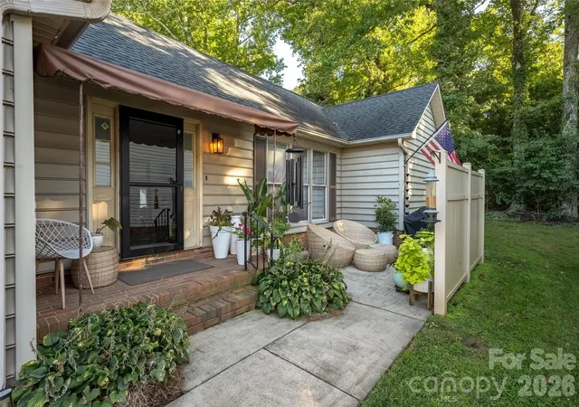 Photo 1 of Single family home for sale at 5935 Crape Myrtle Ln, Charlotte, NC 28216 | MLS# 4423920 | Listing updated on 2026-09-29