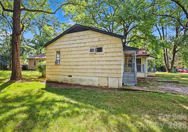Listing Photo 2 - Condo for sale in building located at 4115 Tresevant Ave, Charlotte, NC 28208