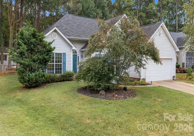 Photo 2 of Single family home for sale at 9123 Windknob Ct, Huntersville, NC 28078 | MLS# 4423934 | Listing updated on 2026-10-07