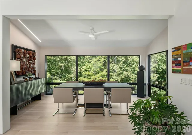 Photo 3 of Single family home for sale at 6 Waterside Dr, Asheville, NC 28804 | MLS# 4423938 | Listing updated on 2026-10-01