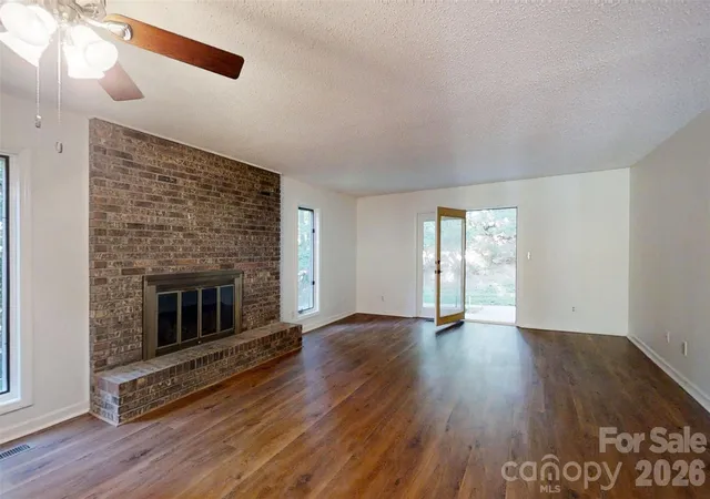 Listing Photo 5 - Condo for sale in building located at 51 Pebble Creek Dr, Asheville, NC 28803