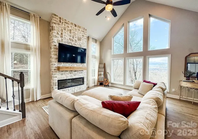 Photo 3 of Single family home for sale at 71 View Ridge Pkwy, Leicester, NC 28748 | MLS# 4423955 | Listing updated on 2026-10-06