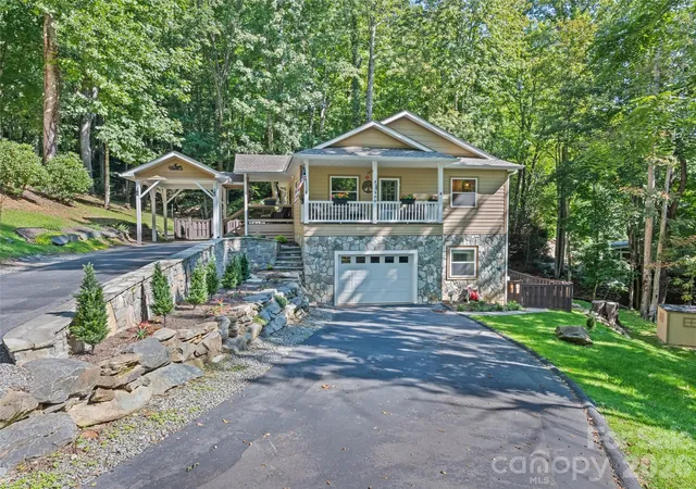 Single family home for sale at 100 Loafer Ln, Waynesville, NC 28785 | MLS# 4423967