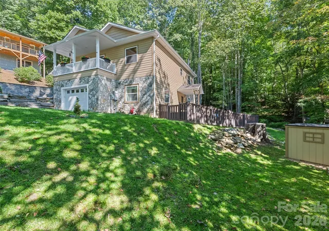 Photo 3 of Single family home for sale at 100 Loafer Ln, Waynesville, NC 28785 | MLS# 4423967 | Listing updated on 2026-10-08