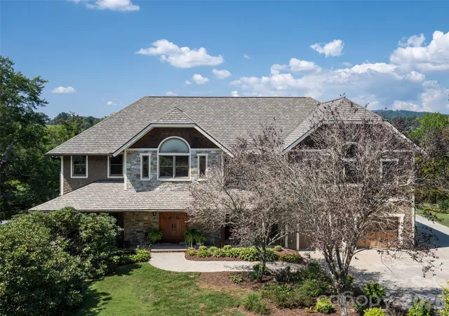 Photo 1 of Single family home for sale at 3 Blue Heron Dr, Fletcher, NC 28732 | MLS# 4423968 | Listing updated on 2026-10-04