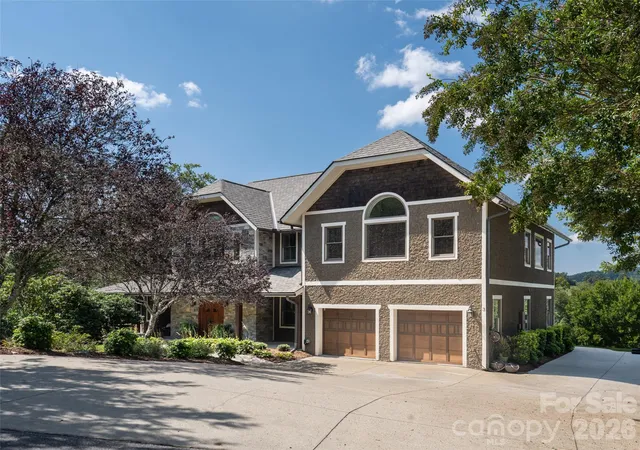 Photo 3 of Single family home for sale at 3 Blue Heron Dr, Fletcher, NC 28732 | MLS# 4423968 | Listing updated on 2026-10-04