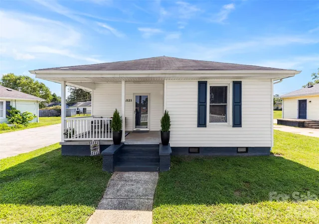 Photo 1 of Single family home for sale at 1525 Perfection Ave, Belmont, NC 28012 | MLS# 4423972 | Listing updated on 2026-09-13