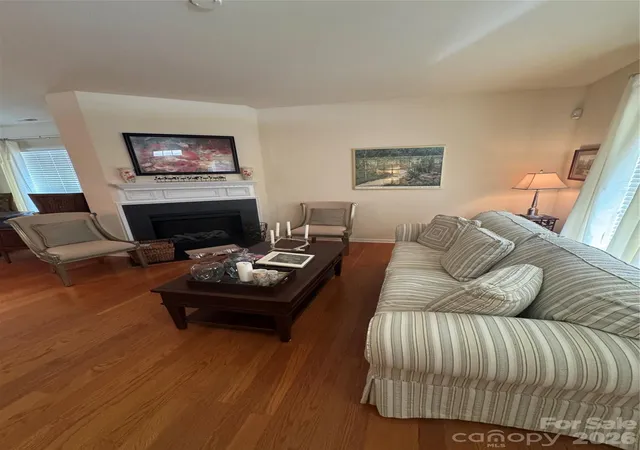 Photo 4 of Single family home for sale at 2008 Golden Ridge Ln, Charlotte, NC 28208 | MLS# 4423985 | Listing updated on 2026-10-26
