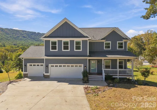 Photo 1 of Single family home for sale at 68 Rock View Ct, Hendersonville, NC 28739 | MLS# 4423997 | Listing updated on 2026-10-15