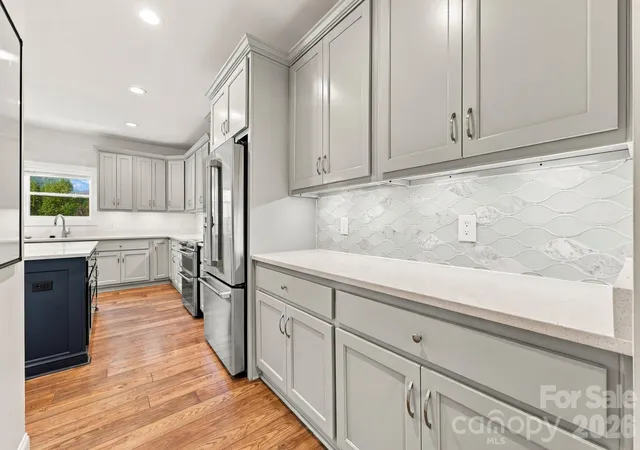 Photo 4 of Single family home for sale at 68 Rock View Ct, Hendersonville, NC 28739 | MLS# 4423997 | Listing updated on 2026-10-15