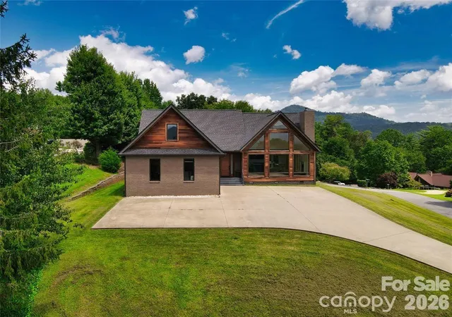 Photo 2 of Single family home for sale at 8 Nottingham Dr, Candler, NC 28715 | MLS# 4424000 | Listing updated on 2026-09-20