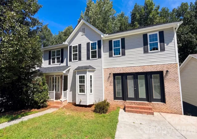 Photo 1 of Single family home for sale at 6226 Dumont Ln, Charlotte, NC 28269 | MLS# 4424023 | Listing updated on 2026-09-12