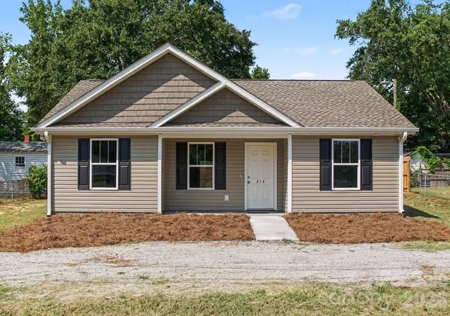 Photo 2 of Single family home for sale at 214 W 3rd Street, Kershaw, SC 29067 | MLS# 4424025 | Listing updated on 2026-10-19