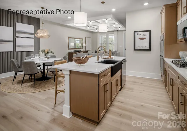 Photo 2 of Townhouse for sale at 916 Azura Ln, Fort Mill, SC 29715 | MLS# 4424030 | Listing updated on 2026-09-12