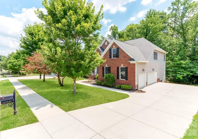 Photo 2 of Single family home for sale at 10145 Stewarton Ln Nw, Charlotte, NC 28269 | MLS# 4424033 | Listing updated on 2026-09-13