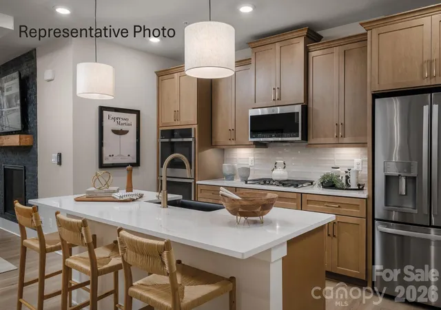 Photo 4 of Townhouse for sale at 912 Azura Ln, Fort Mill, SC 29715 | MLS# 4424034 | Listing updated on 2026-09-12
