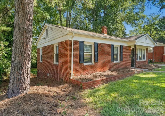 Photo 2 of Single family home for sale at 4400 Welling Ave, Charlotte, NC 28208 | MLS# 4424037 | Listing updated on 2026-09-15
