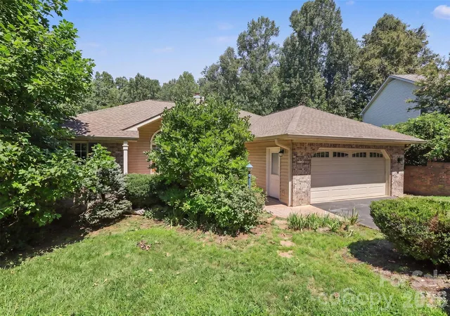 Photo 1 of Single family home for sale at 7 Firestone Ct, Etowah, NC 28729 | MLS# 4424060 | Listing updated on 2026-09-27