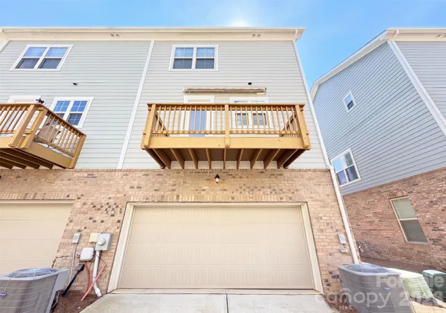 Photo 4 of Townhouse for sale at 9431 Ainslie Downs St, Charlotte, NC 28273 | MLS# 4424062 | Listing updated on 2026-09-22