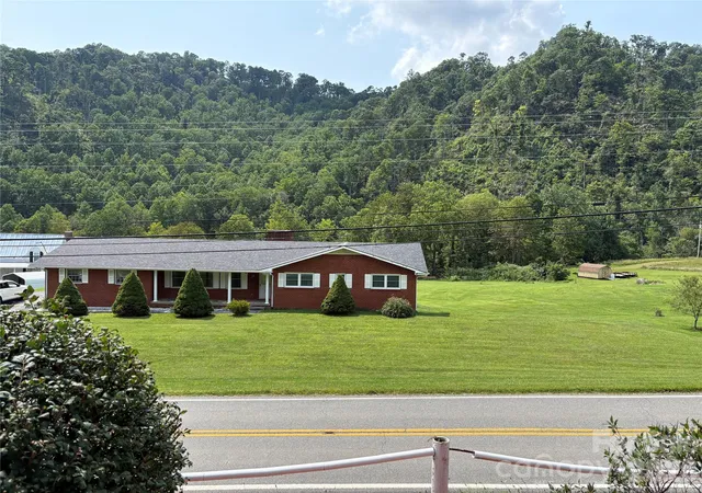 Photo 2 of Single family home for sale at 11141 Nc Hwy 226, Bakersville, NC 28705 | MLS# 4424083 | Listing updated on 2026-09-13