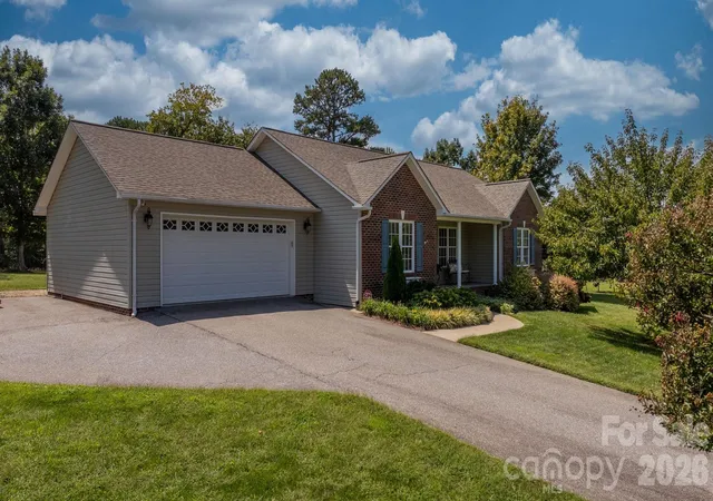 Photo 3 of Single family home for sale at 4391 33rd Street Ln Ne, Hickory, NC 28601 | MLS# 4424086 | Listing updated on 2026-10-06