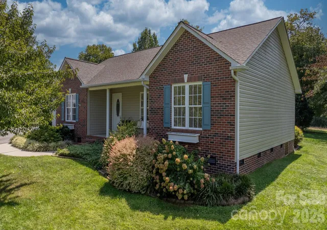 Photo 3 of Single family home for sale at 4391 33rd Street Ln NE, Hickory, NC 28601 | MLS# 4424086 | Listing updated on 2026-10-06