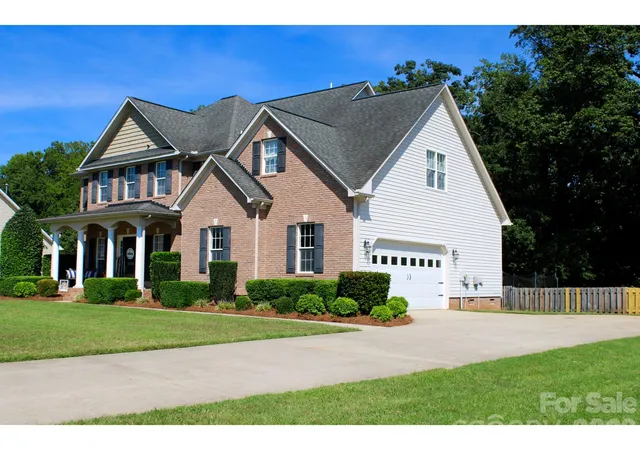Photo 3 of Single family home for sale at 1058 N Lilac Ln, Salisbury, NC 28147 | MLS# 4424096 | Listing updated on 2026-10-07