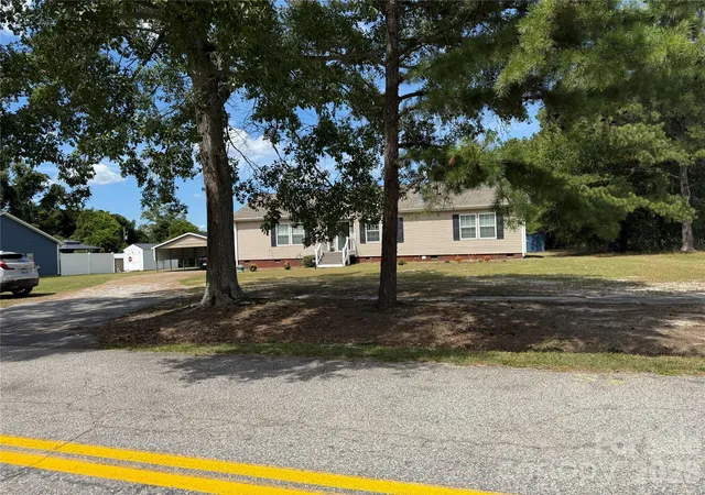 Photo 3 of Single family home for sale at 236 Cauthen St, Heath Springs, SC 29058 | MLS# 4424106 | Listing updated on 2026-09-13