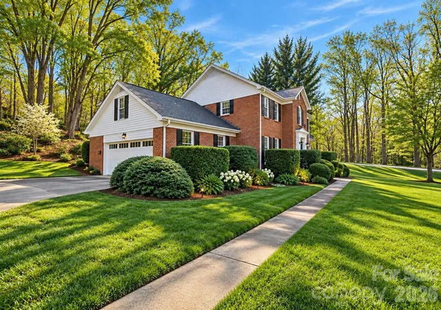 Photo 3 of Single family home for sale at 1308 Dumbarton Rd, Gastonia, NC 28054 | MLS# 4424126 | Listing updated on 2026-10-06