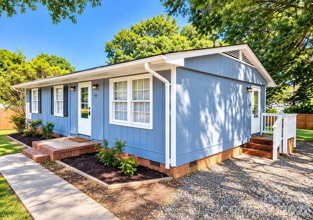 Photo 1 of Single family home for sale at 99 N Mcginnis Pl, Mount Holly, NC 28120 | MLS# 4424141 | Listing updated on 2026-10-01