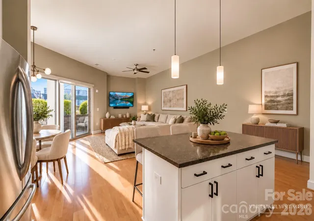 Photo 3 of Condo for sale at 333 W Trade St #708, Charlotte, NC 28202 | MLS# 4424145 | Listing updated on 2026-09-13