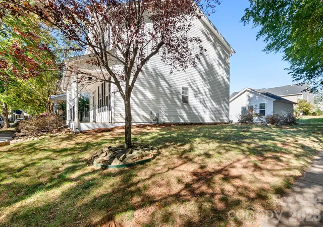 Photo 3 of Single family home for sale at 15404 Xing Gate Dr, Cornelius, NC 28031 | MLS# 4424164 | Listing updated on 2026-10-28