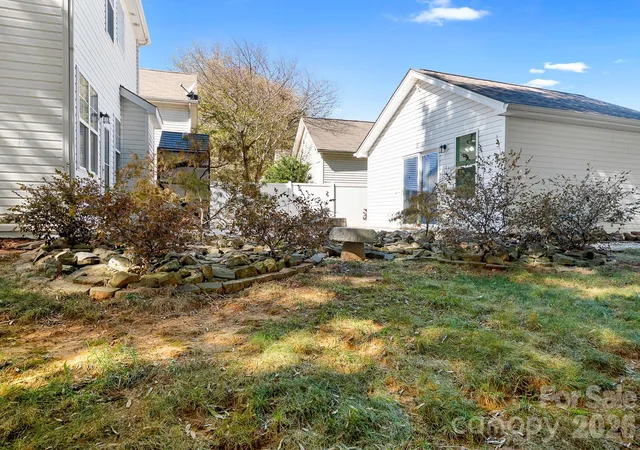 Photo 4 of Single family home for sale at 15404 Xing Gate Dr, Cornelius, NC 28031 | MLS# 4424164 | Listing updated on 2026-10-28