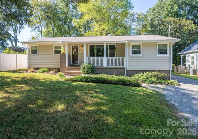 Photo 3 of Single family home for sale at 313 Willis Rd, Dallas, NC 28034 | MLS# 4424166 | Listing updated on 2026-10-07