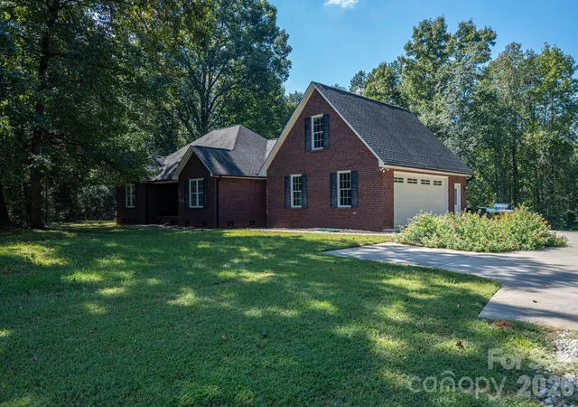 Single family home for sale at 2150 Fox Crk Trl, Lincolnton, NC 28092 | MLS# 4424180