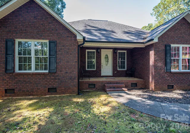 Photo 2 of Single family home for sale at 2150 Fox Crk Trl, Lincolnton, NC 28092 | MLS# 4424180 | Listing updated on 2026-10-05