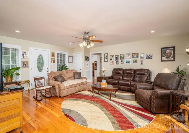 Photo 4 of Single family home for sale at 2150 Fox Crk Trl, Lincolnton, NC 28092 | MLS# 4424180 | Listing updated on 2026-10-05