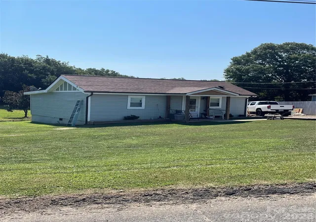 Photo 1 of Sale Pending at 1809 Warren Ave, Gastonia, NC 28054 | MLS# 4424181 | Listing updated on 2026-09-13