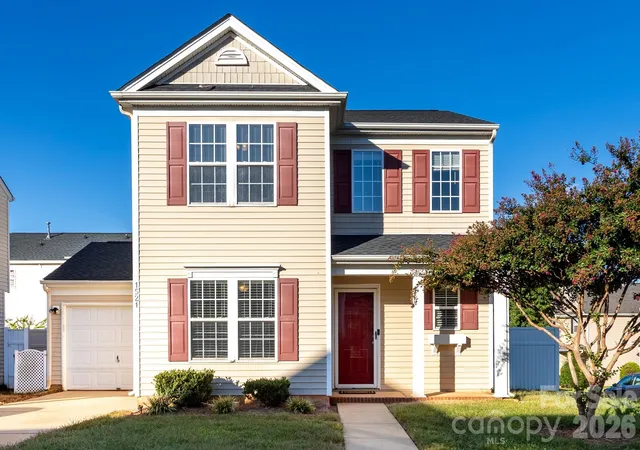 Photo 1 of Single family home for sale at 1521 Hyacinth Ct, Charlotte, NC 28215 | MLS# 4424182 | Listing updated on 2026-10-01